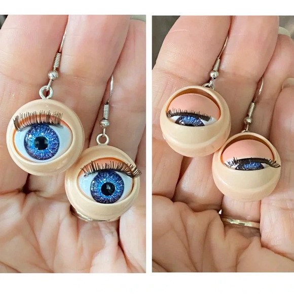 Kitschy Unique Fun Opening & Closing Babydoll Eyes Earrings NEW - Picture 1 of 4
